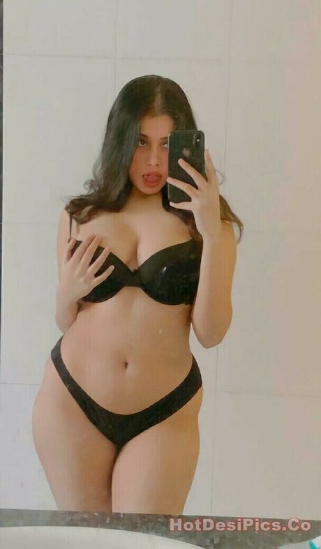 Foto di nudo di fuga di OnlyFans di Nudrat Zahra Chowdhury