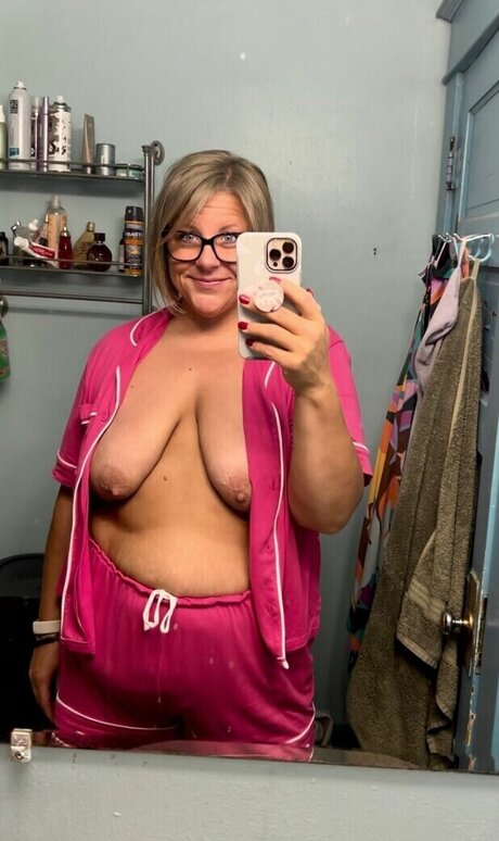 Foto di nudo di fuga di OnlyFans di Mmfluvah