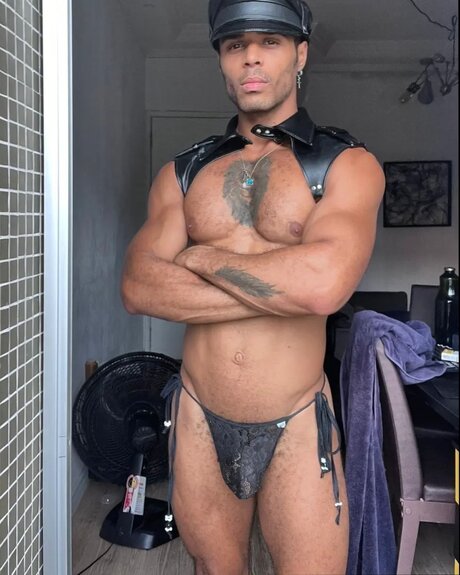 Foto di nudo di fuga di OnlyFans di Telles