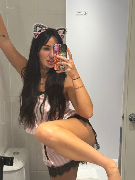 Foto di nudo di fuga di OnlyFans di Holly Lauren