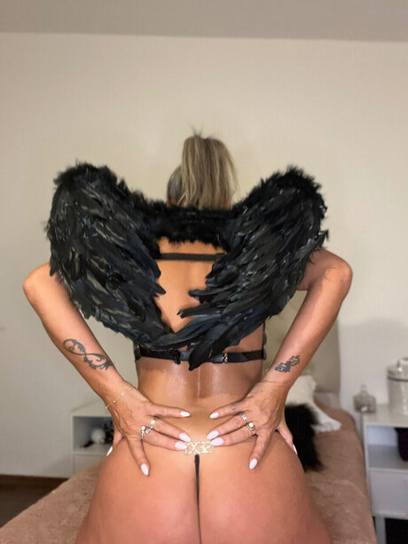 Foto di nudo di fuga di OnlyFans di Omara  50 Years Old