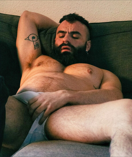 Foto di nudo di fuga di OnlyFans di The Bearded Master 