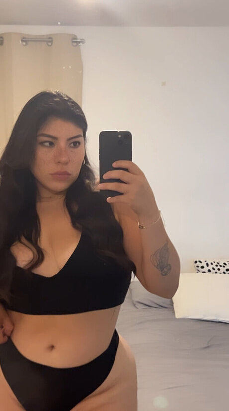 Foto di nudo di fuga di OnlyFans di Dani Roma