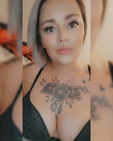 Foto di nudo di fuga di OnlyFans di L4r3bell3