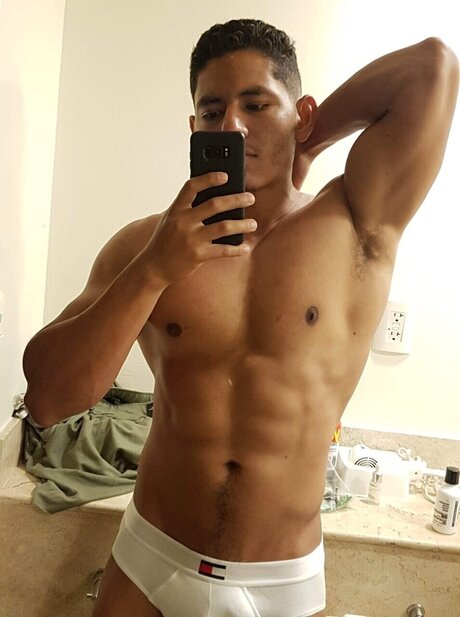 Foto di nudo di fuga di OnlyFans di Leonardo