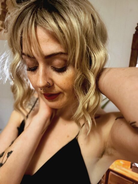 Foto di nudo di fuga di OnlyFans di Deidre Witch
