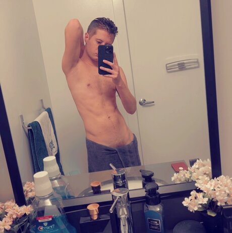Foto di nudo di fuga di OnlyFans di Austin Sterling 