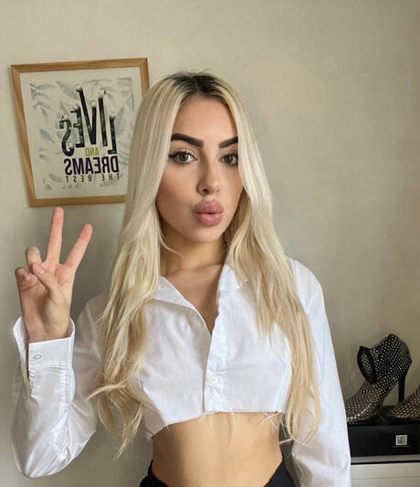 Foto di nudo di fuga di OnlyFans di Roni