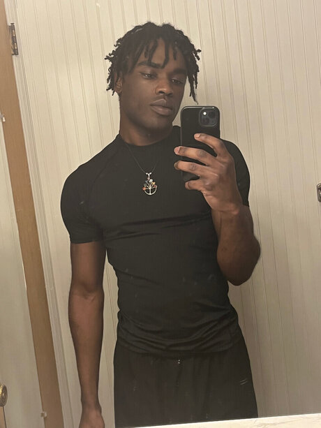 Foto di nudo di fuga di OnlyFans di Faelon