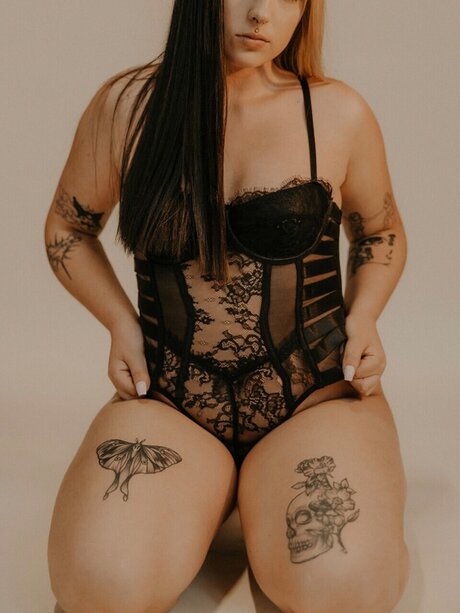 Foto di nudo di fuga di OnlyFans di Elizabeth Kay