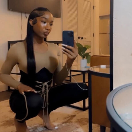 Foto di nudo di fuga di OnlyFans di Bombshell Cherry Cane