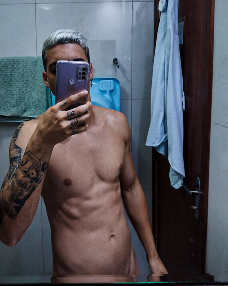Foto di nudo di fuga di OnlyFans di Mozart 