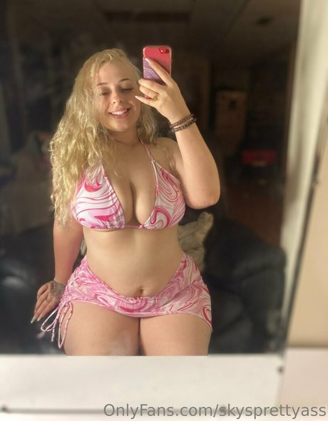 Foto di nudo di fuga di OnlyFans di Skysprettyass