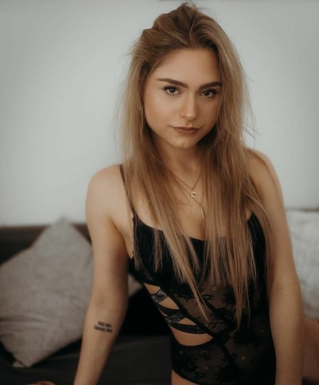 Foto di nudo di fuga di OnlyFans di Alina Khani