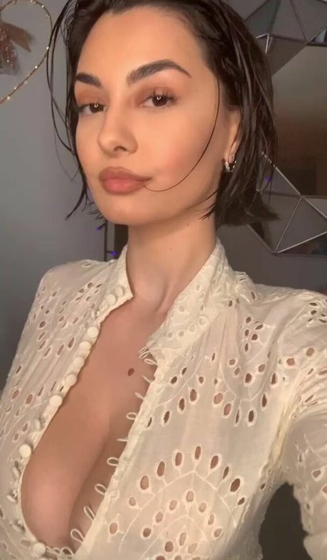 Foto di nudo di fuga di OnlyFans di Adelaide T