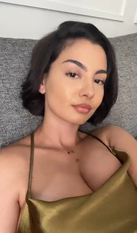 Foto di nudo di fuga di OnlyFans di Adelaide T