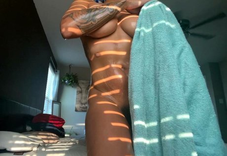 Foto di nudo di fuga di OnlyFans di Thezyanya