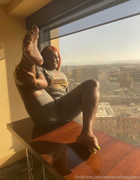 Foto di nudo di fuga di OnlyFans di Queenmelaninsdungeonn