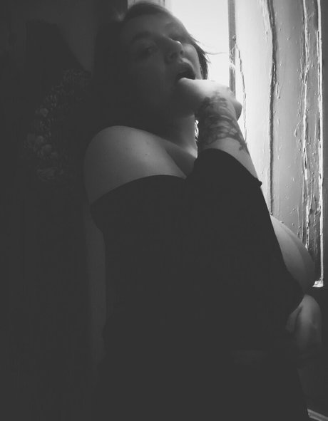 Foto di nudo di fuga di OnlyFans di Pageofscrolls