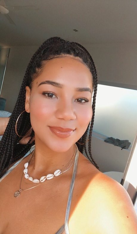 Foto di nudo di fuga di OnlyFans di Katelyn Folasade