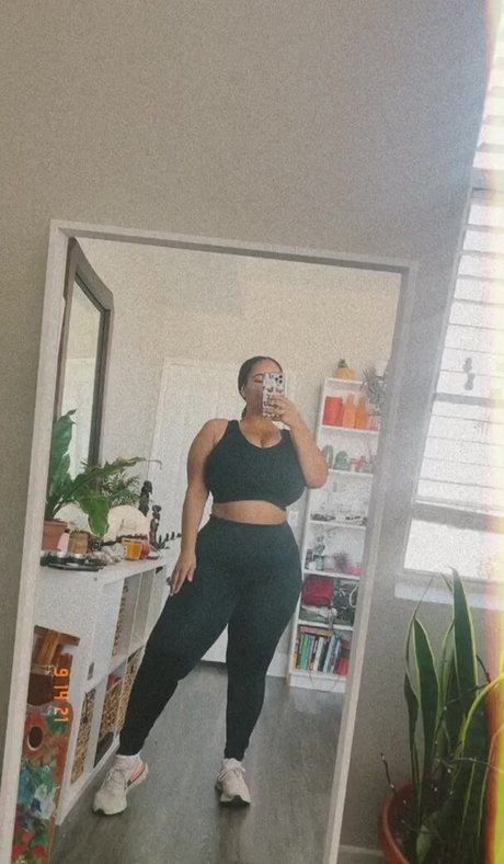 Foto di nudo di fuga di OnlyFans di Katelyn Folasade