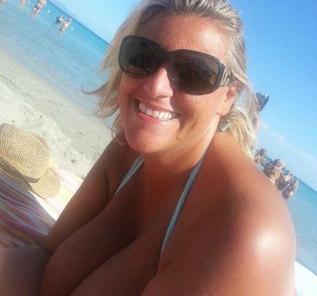 Foto di nudo di fuga di OnlyFans di Laura Leonardi