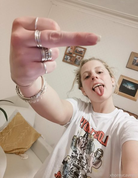 Hornycavegirl