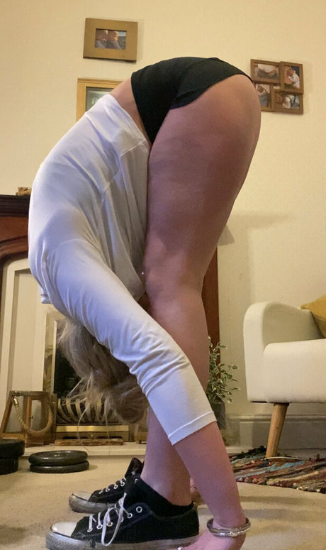 Hornycavegirl