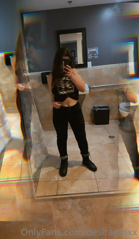 Desiraefoxx