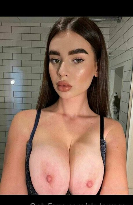 Foto di nudo di fuga di OnlyFans di Skylarrosay