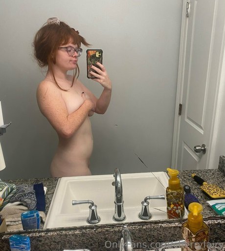 Foto di nudo di fuga di OnlyFans di Cherryfairy