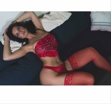 Foto di nudo di fuga di OnlyFans di Veena Violetta
