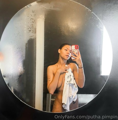 Foto di nudo di fuga di OnlyFans di Puthapimpin