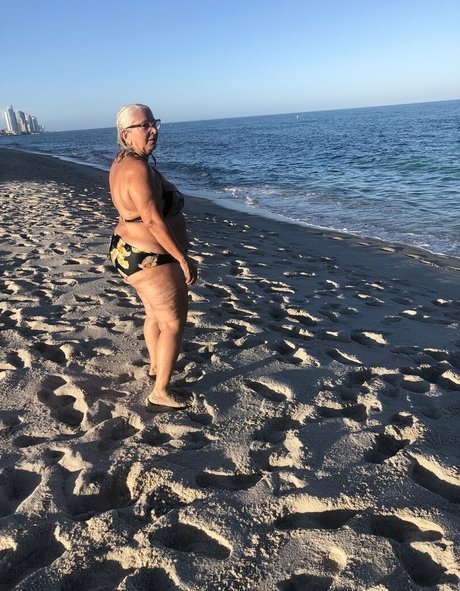 Foto di nudo di fuga di OnlyFans di Thebumbumbaroness