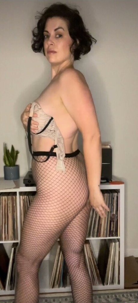 Lipstickandlinernotes