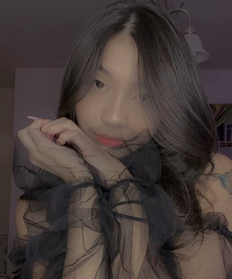 Foto di nudo di fuga di OnlyFans di Trin Lovell