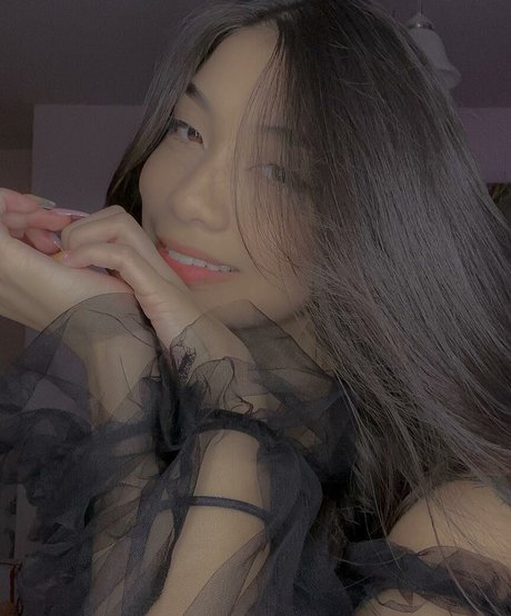 Foto di nudo di fuga di OnlyFans di Trin Lovell