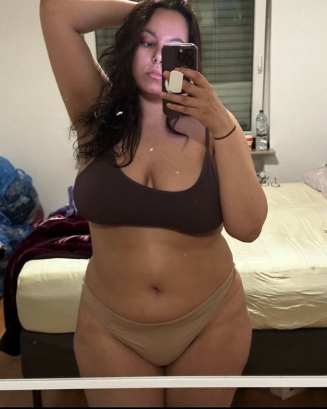 Foto di nudo di fuga di OnlyFans di Peachyara