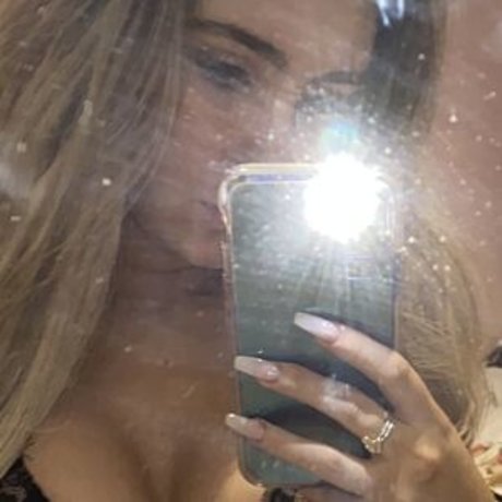 Foto di nudo di fuga di OnlyFans di Cara Walker