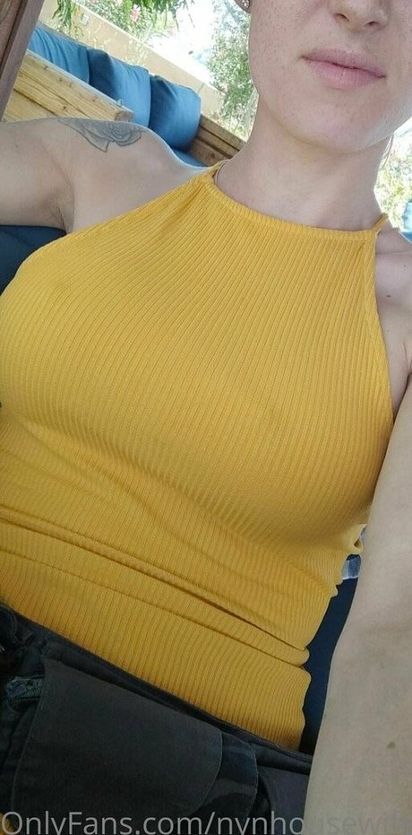 Nynhousewife