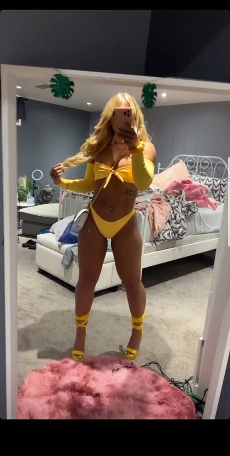 Foto di nudo di fuga di OnlyFans di Lelizabeth