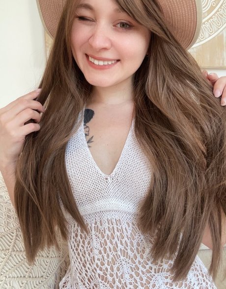 Foto di nudo di fuga di OnlyFans di Felibelka