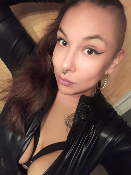 Foto di nudo di fuga di OnlyFans di Ink Girl