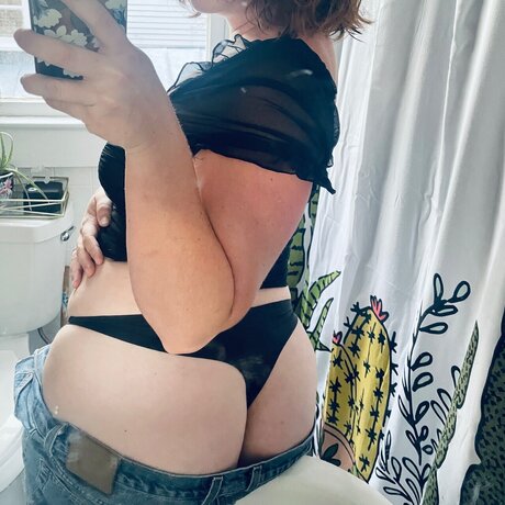 Foto di nudo di fuga di OnlyFans di Val 