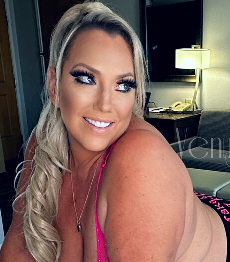 Foto di nudo di fuga di OnlyFans di Venusrisingxxx