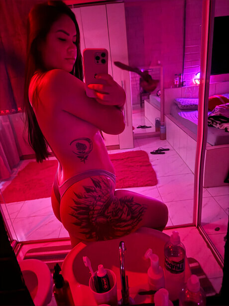 Foto di nudo di fuga di OnlyFans di Fio Villanueva