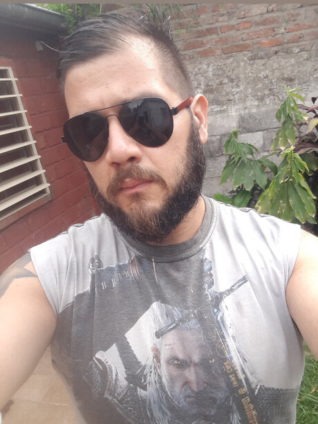 Foto di nudo di fuga di OnlyFans di Big Raging Bull