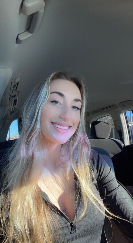 Foto di nudo di fuga di OnlyFans di Nessa 