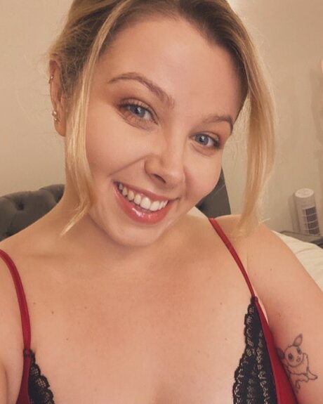 Foto di nudo di fuga di OnlyFans di Bella Rose  Free British Gamer Girl