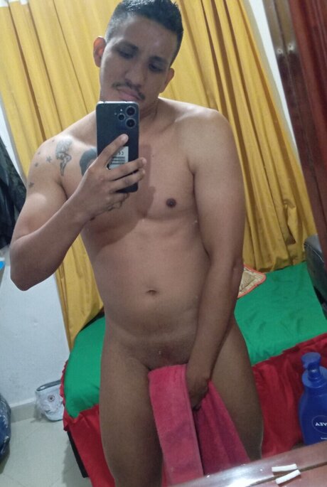 Foto di nudo di fuga di OnlyFans di Omayfel